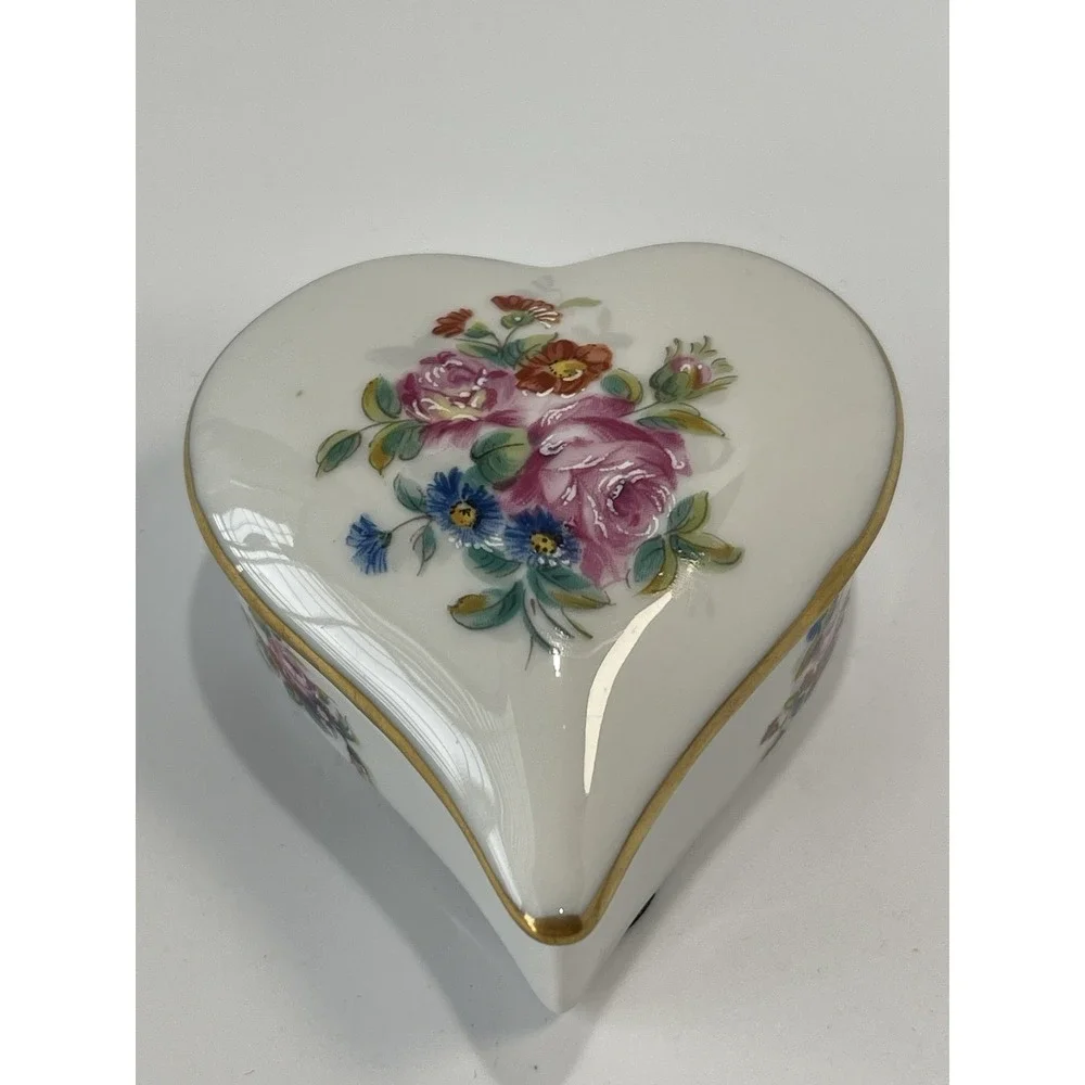 Limoges Castel France White Porcelain Floral Trinket Box Gold Trim‎ ~ Vintage~